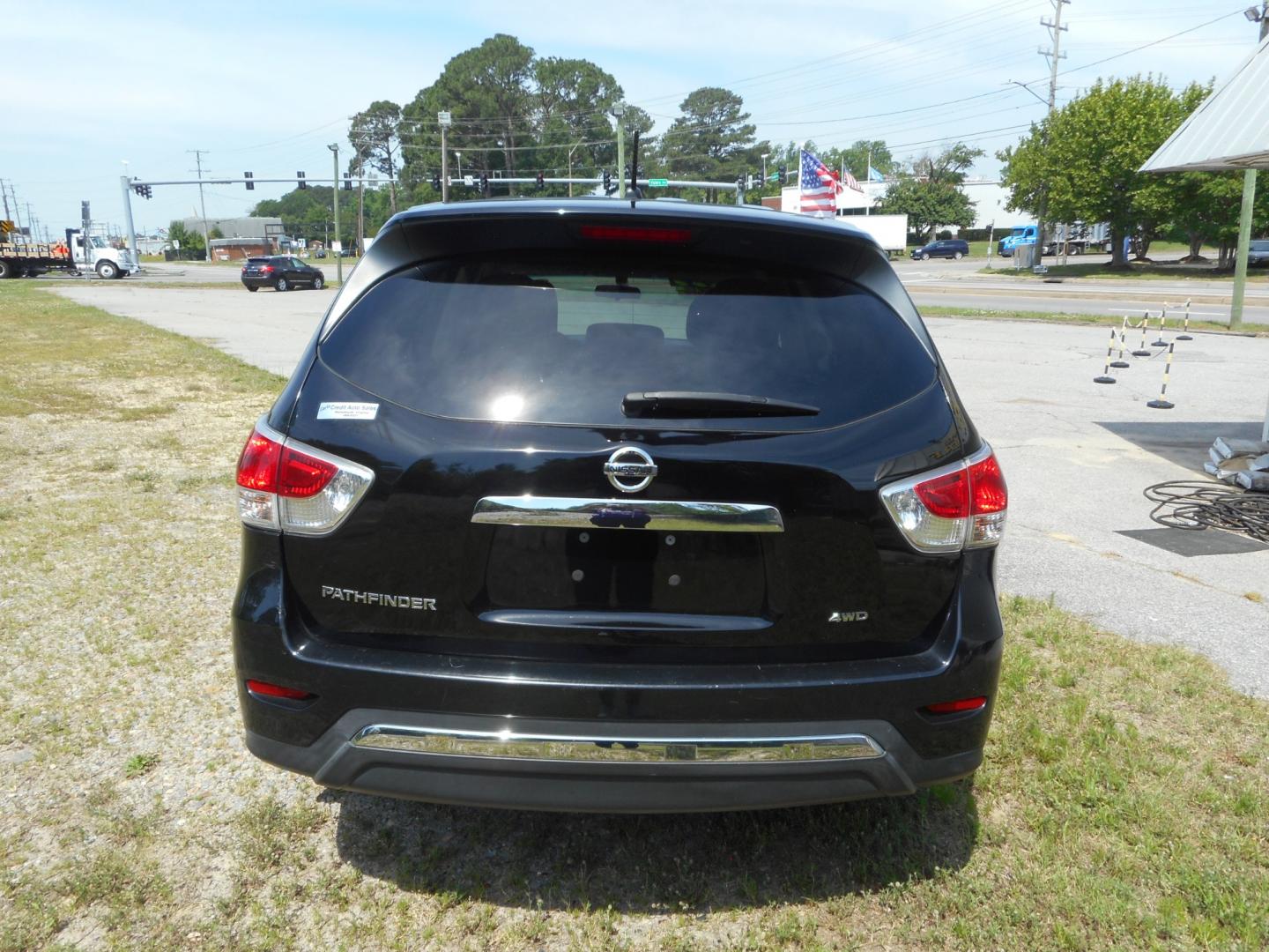 2014 Black Nissan Pathfinder S 4WD (5N1AR2MM7EC) with an 3.5L V6 DOHC 24V engine, Continuously Variable Transmission transmission, located at 2553 Airline Blvd, Portsmouth, VA, 23701, (757) 488-8331, 36.813889, -76.357597 - ***VEHICLE TERMS*** Down Payment: $1499 Weekly Payment: $110 APR: 23.9% Repayment Terms: 42 Months *** CALL ELIZABETH SMITH - DIRECTOR OF MARKETING @ 757-488-8331 TO SCHEDULE YOUR APPOINTMENT TODAY AND GET PRE-APPROVED RIGHT OVER THE PHONE*** - Photo#6